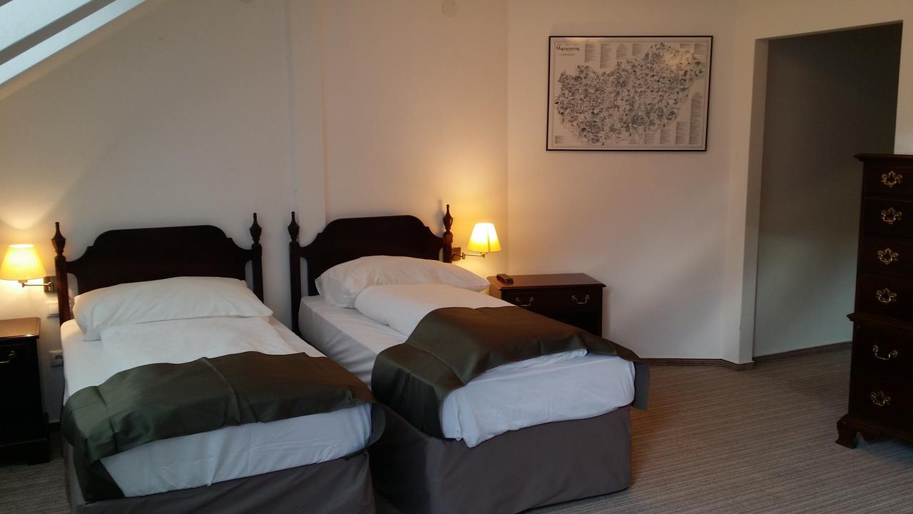 Opera Loft Rooms And Apartments Будапеща Екстериор снимка